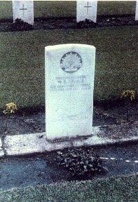 Trooper Warren’s grave in New Guinea